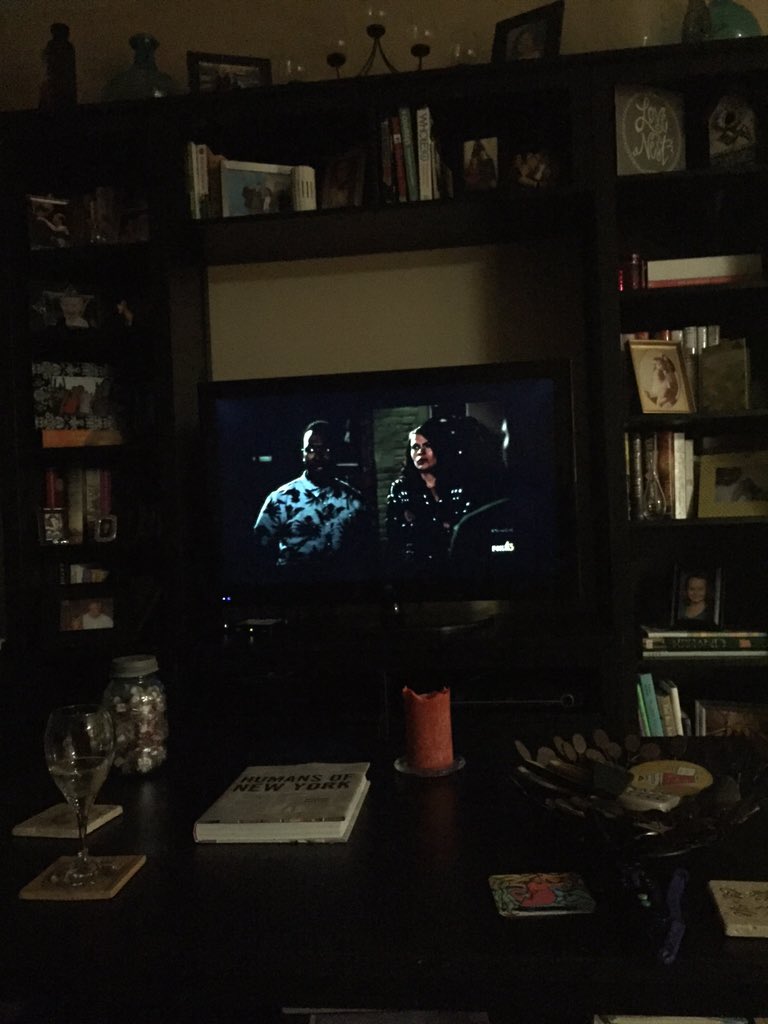 clairrorist's tweet image. @FOXville43 @NewGirlonFOX so dark!!