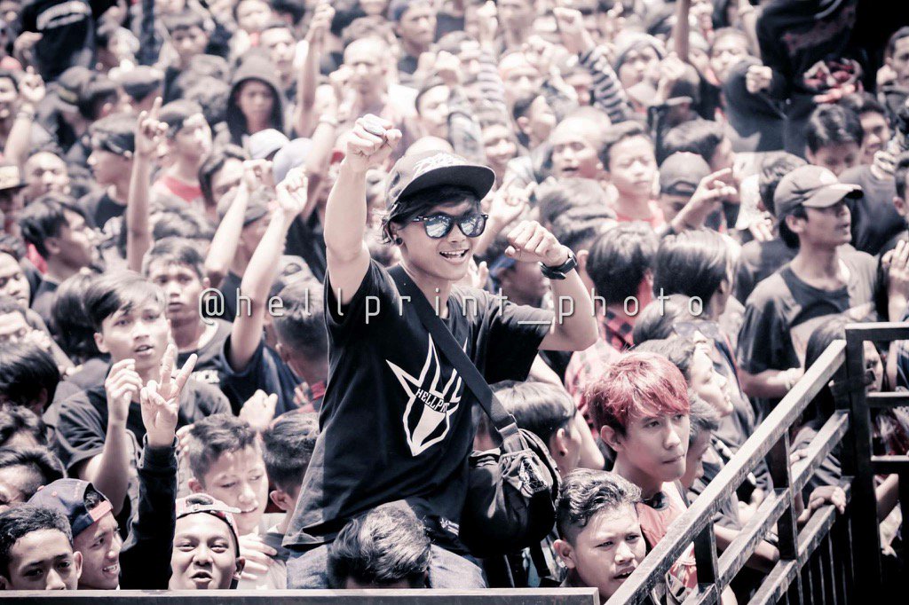 hellprint's tweet photo. Follow IG : hellprint_official
Untuk Photo-photo Event #HELLPRINT2016
#HellprintFamilia
#SuperMusicID
#EDANKEUN https://t.co/n1LaYxVVsV