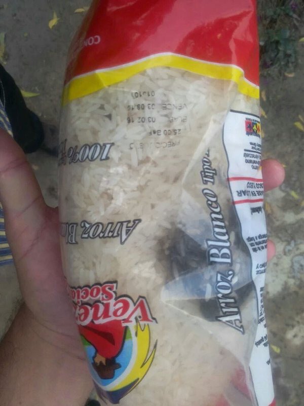 ladgerda's tweet photo. RT VzlaReport_: Así comen ellos mientras el pueblo come arroz con ratones muertos.
#AmnistiaYa #BienHeavy #Amnist… https://t.co/mV64KsQAyi