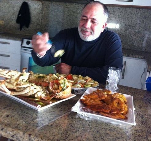 ladgerda's tweet photo. RT VzlaReport_: Así comen ellos mientras el pueblo come arroz con ratones muertos.
#AmnistiaYa #BienHeavy #Amnist… https://t.co/mV64KsQAyi