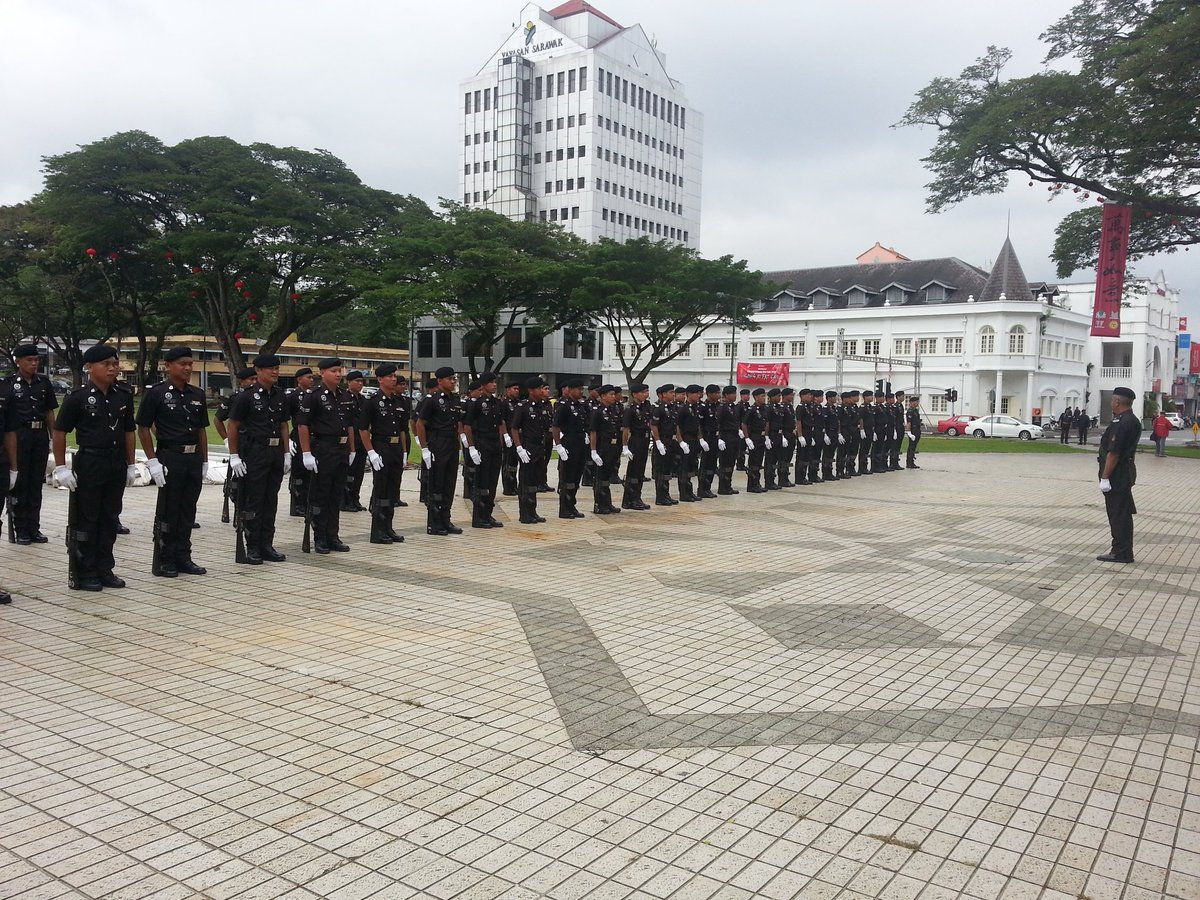 adinan1990's tweet photo. Reasal sambutan Hari Penjara di Padang  Merdeka  Sarawak @KPPenjara @alnassif @ariffinmahkota https://t.co/0OV02ntt3C