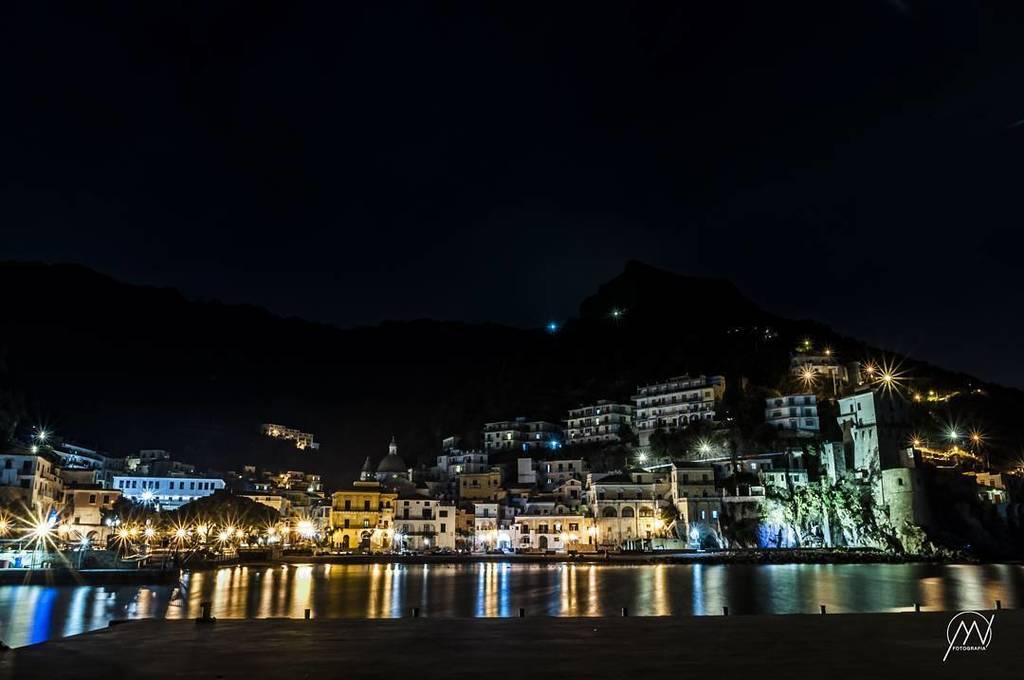 FeelingItaly's tweet photo. InstaPic by nicola_mazza_ph: Quando la Notte diventa Magia
#amalficoast #cetara #sea #lights #life #magic #magicni… https://t.co/jw0tVoHmKy