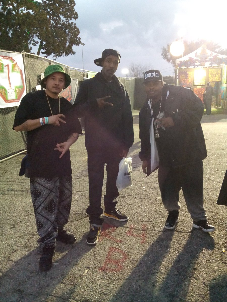 SNOOPMAJORTFWG's tweet photo. @YNicc wit up doe .: u n my nigga king ca$his @TheRealCashis should do a track together https://t.co/aXa5DDj6Il
