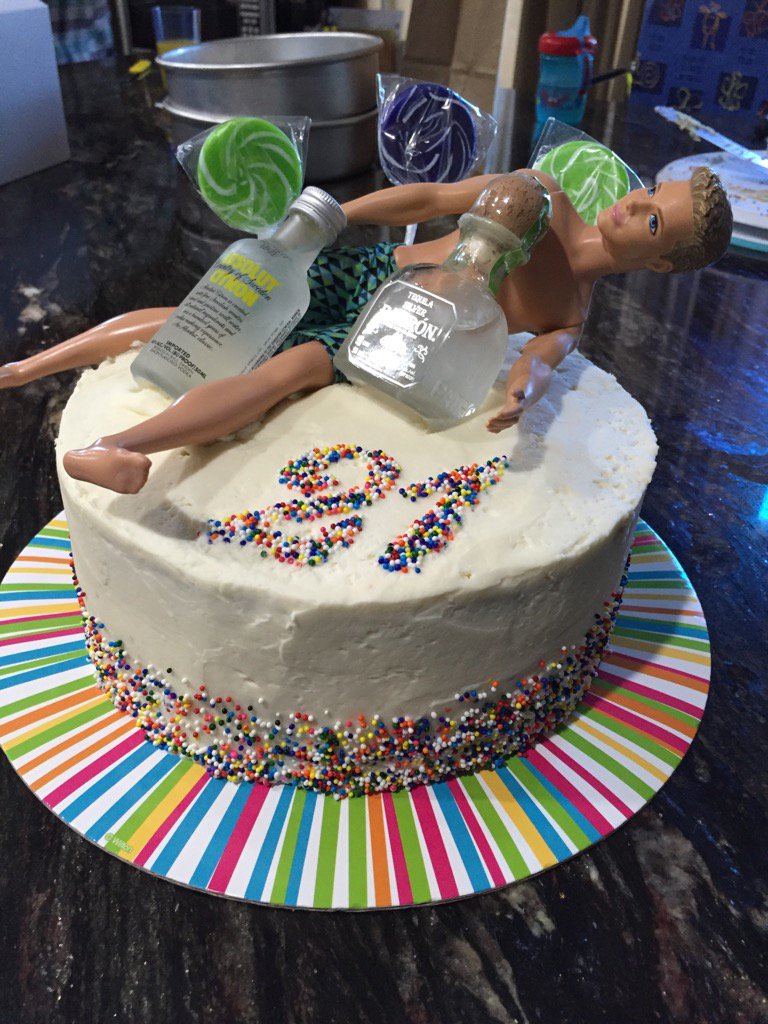 SkylerRodriguez's tweet photo. Love baking 😍🎂 https://t.co/t500xDdz9t