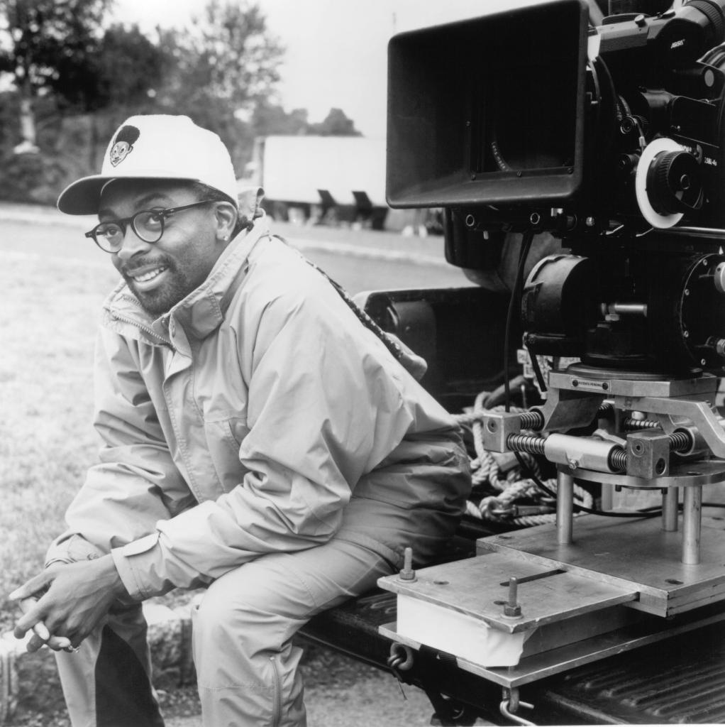 IMDb's tweet image. Top 10 highest-grossing black directors by box office totals: imdb.to/2175MhT