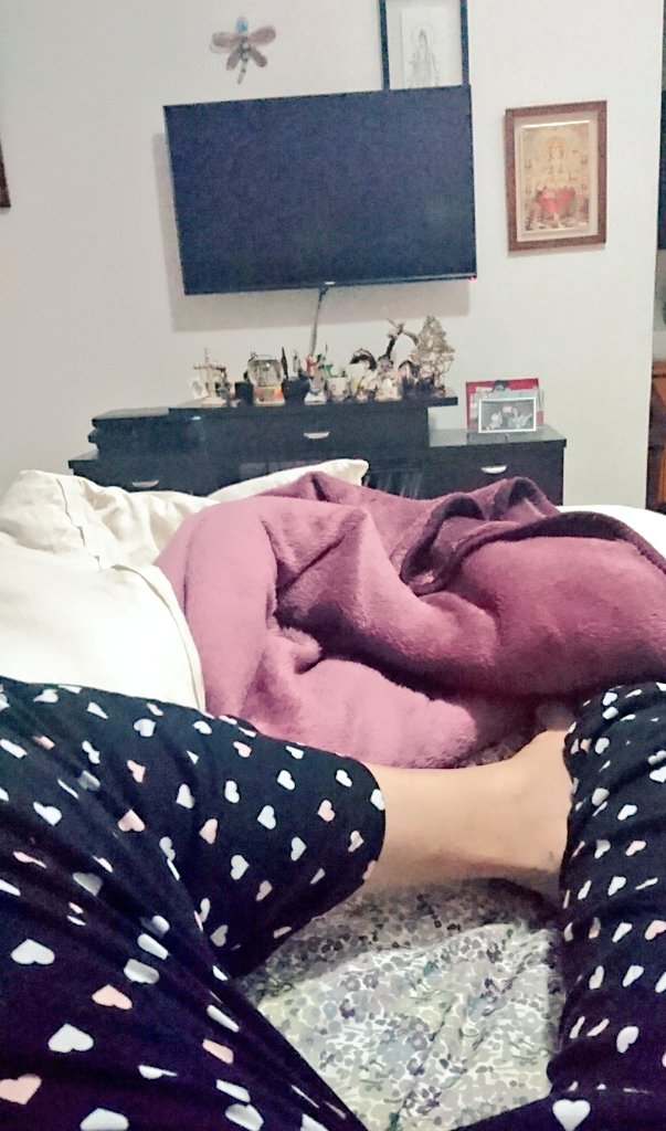 SoyLauraRivas's tweet photo. Buenas noches... Mañana le seguimos toca rosa y dormir bien rico!!! Piyama de 💞✅ cobijita #Cachanda✅ #AguaEpenche✅💤💤 https://t.co/KtFt47cEcV