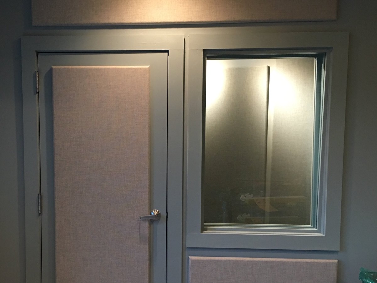 bnuxcreative's tweet photo. Booth vibes. https://t.co/3q9KSRVgOT