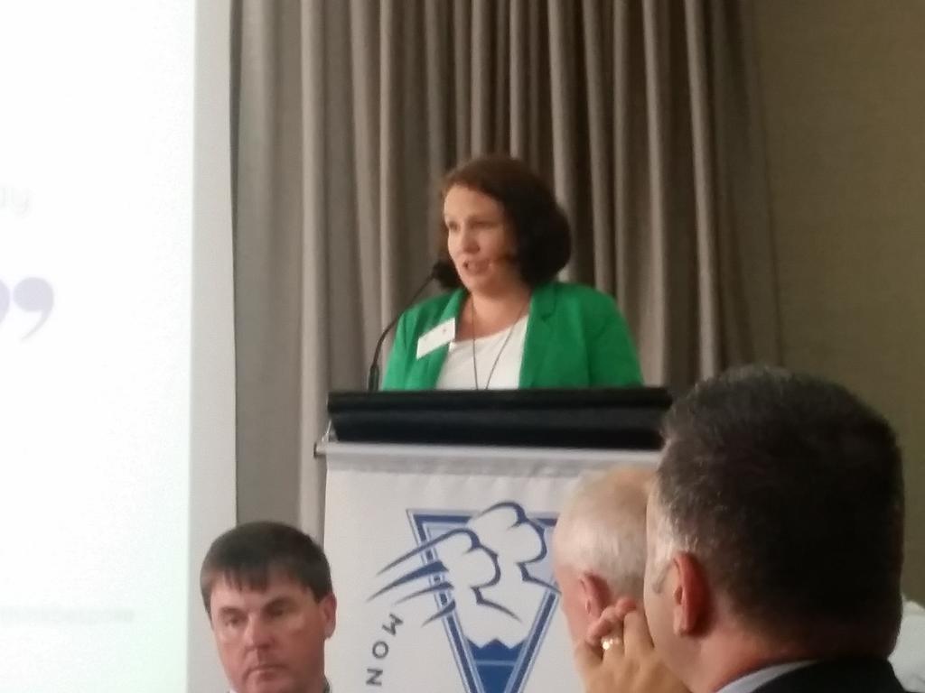 Set4Digital's tweet photo. Inspiring talk today at #monashbiz .. a well deserved nomination for Bespoke. Love this awesome woman! #LinkedInGuru https://t.co/xuI3cU1r4U