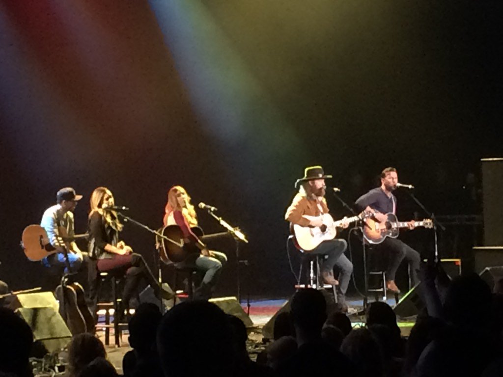 FlyTTemptress's tweet photo. Rubbing elbows with #maddie&amp;tae at #BUZNHalfDUZN @lochalyssa @allisoncorrado https://t.co/oakzPWe1YE