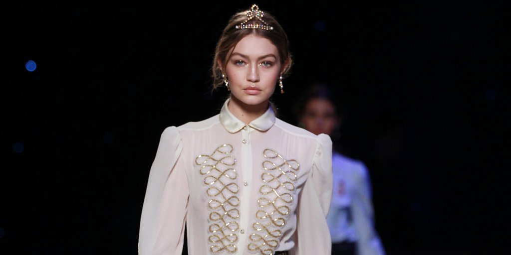 POPSUGARFashion's tweet image. Find out why Tommy Hilfiger insists "it's all about Gigi" #WeSpyStyle #NYFW popsugar.com/fashion/Gigi-H…