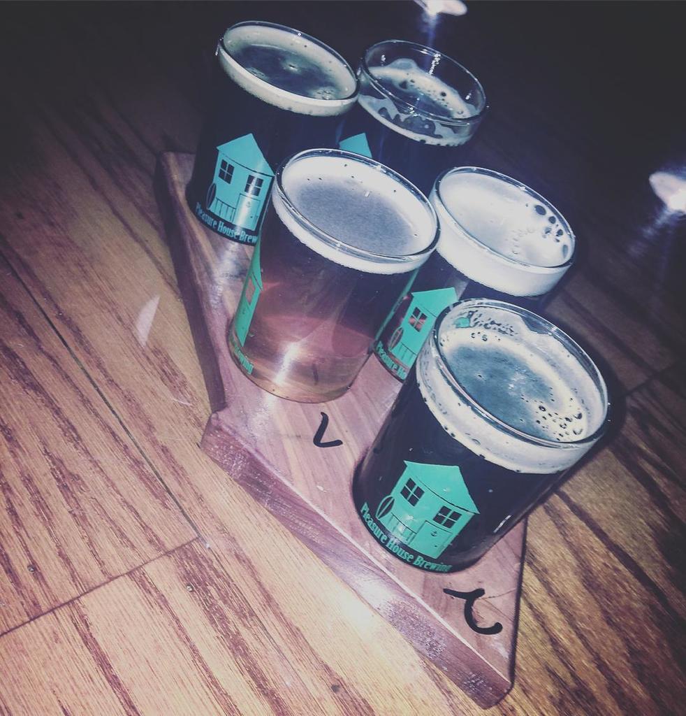 CheersVA's tweet photo. Love ❤️#pleasurehousebrewing @phbrewing #beerflights #valocal #vabeach #757 #hamptonroads … https://t.co/nP21nkodjH https://t.co/TzO5CiDVFy