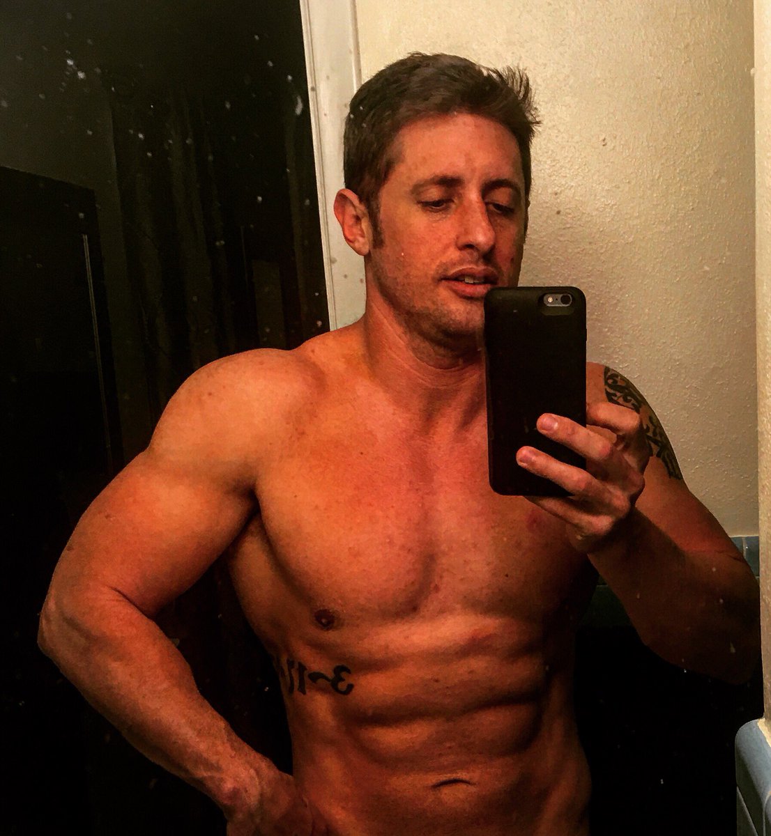 212DegreesCoach's tweet photo. 12 days outs from the Nubert Fitness Expo in OKC. Start pulling water next week. https://t.co/T3mfsW8XW7