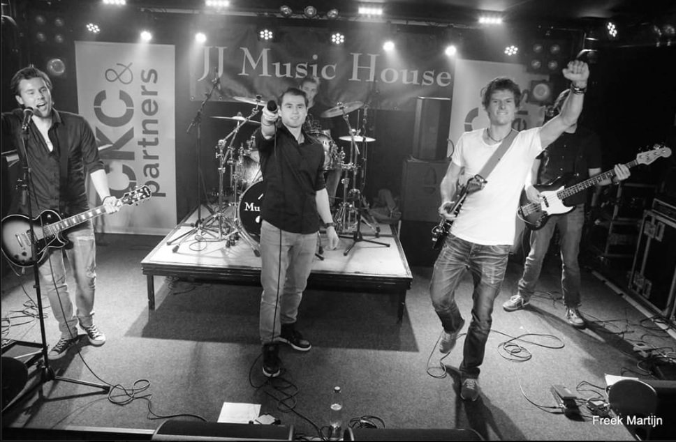 SweetLakeRock's tweet photo. #performance at the #end of january, #show #jjmusichouse   Natasja was in Japan, Ruben played bass pic by F. Martijn https://t.co/m8pZcW5z0Z