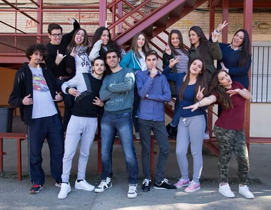 Antonio240193's tweet photo. Jajajaja buenas fotos para el recuerdo #2oBach #Compisdeclase #liada https://t.co/8pFvm4ZecK