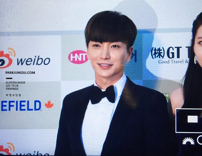 pjsdotcom's tweet image. 160217 가온차트 레드카펫 #이특 🙊🙈 ㅇ..오빠....(호흡곤란)(기절)
photo by.머랭