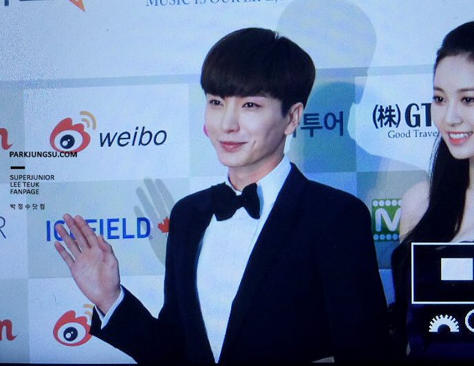 pjsdotcom's tweet image. 160217 가온차트 레드카펫 #이특 🙊🙈 ㅇ..오빠....(호흡곤란)(기절)
photo by.머랭