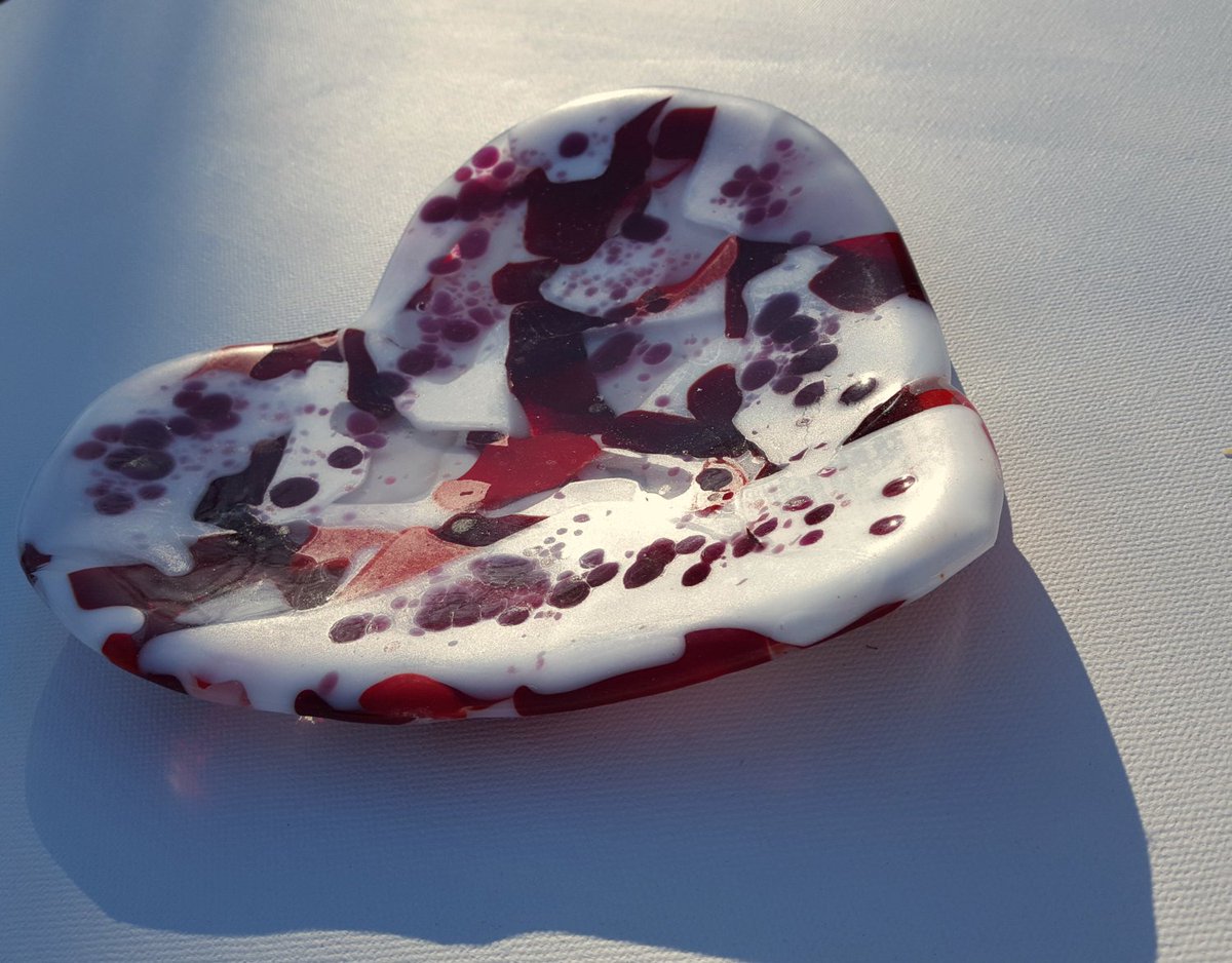 Funkifusion's tweet photo. Heart Plate. Heart Shaped Dish, Heart Art https://t.co/uefoRYvYBj #Etsy #HeartPlate https://t.co/gHwOcgl3Dq