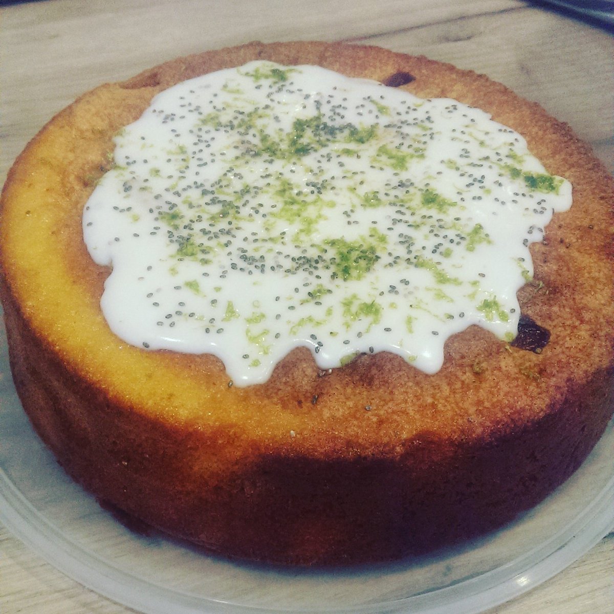 thecaketime's tweet photo. Mango, chia seed &amp; lime #glutenfree #cake https://t.co/pBTAwFttOe