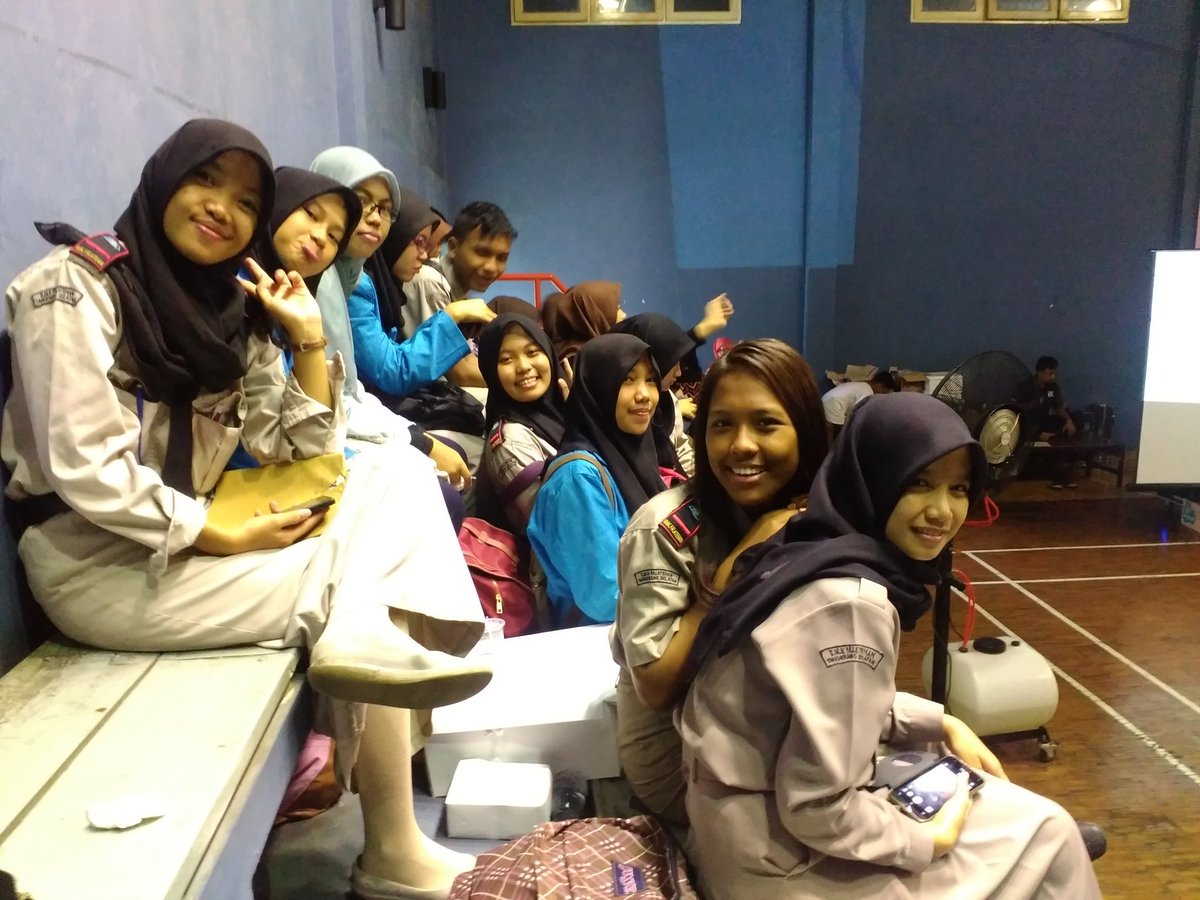 shere_jahe's tweet photo. Smk falatehan #smartfrencommunity #generasi4G selvi dikit #cekrekcekrek https://t.co/uEKekFwQYk