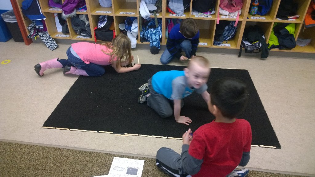 AgenoFirstGrade's tweet photo. How many popsicle sticks long is it? https://t.co/DeKS52XxUM