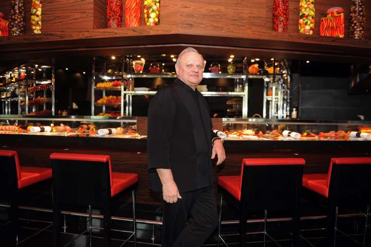 ChefAdvisorApp's tweet image. Celebrity chef Joel Robuchon dishes on the Michelin Guide goo.gl/eCL7jh #ChefAdvisor