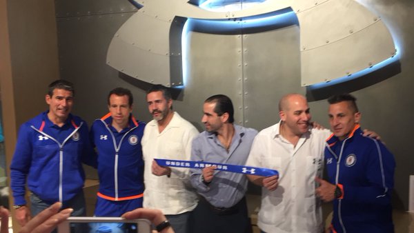 Nicolasp80's tweet image. Jugadores de La Máquina, invitados especiales en el evento de inauguración BH Plaza La Isla Partnership #UnderArmou