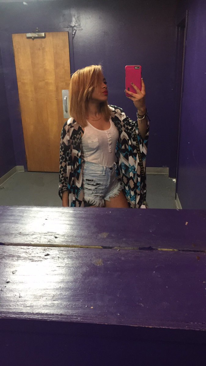 JazmineRedoX0's tweet photo. Come see me 😇💋 at #xxxpajamaparty with my girls feel free to introduce your self 
#WePromoteDollz https://t.co/nzSlIgEhtJ