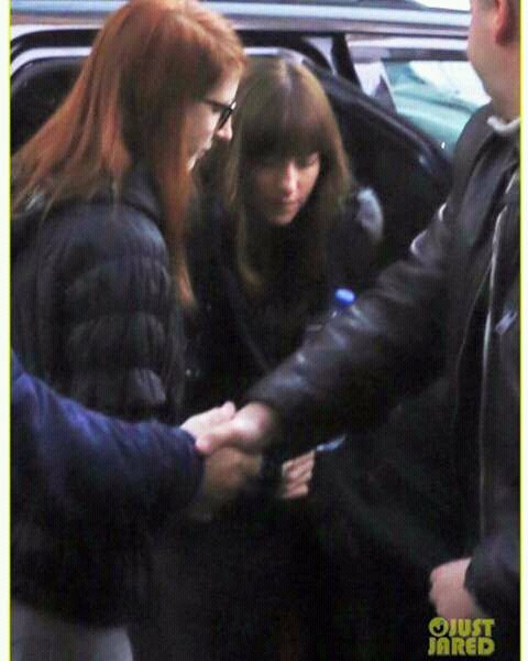 JamieDakotaPy's tweet photo. #DakotaJohnson 🙌
Llegando al set de #FiftyShadesDarker (16.02.16) 
Erica también está de vuelta https://t.co/xiCRcuIvw8