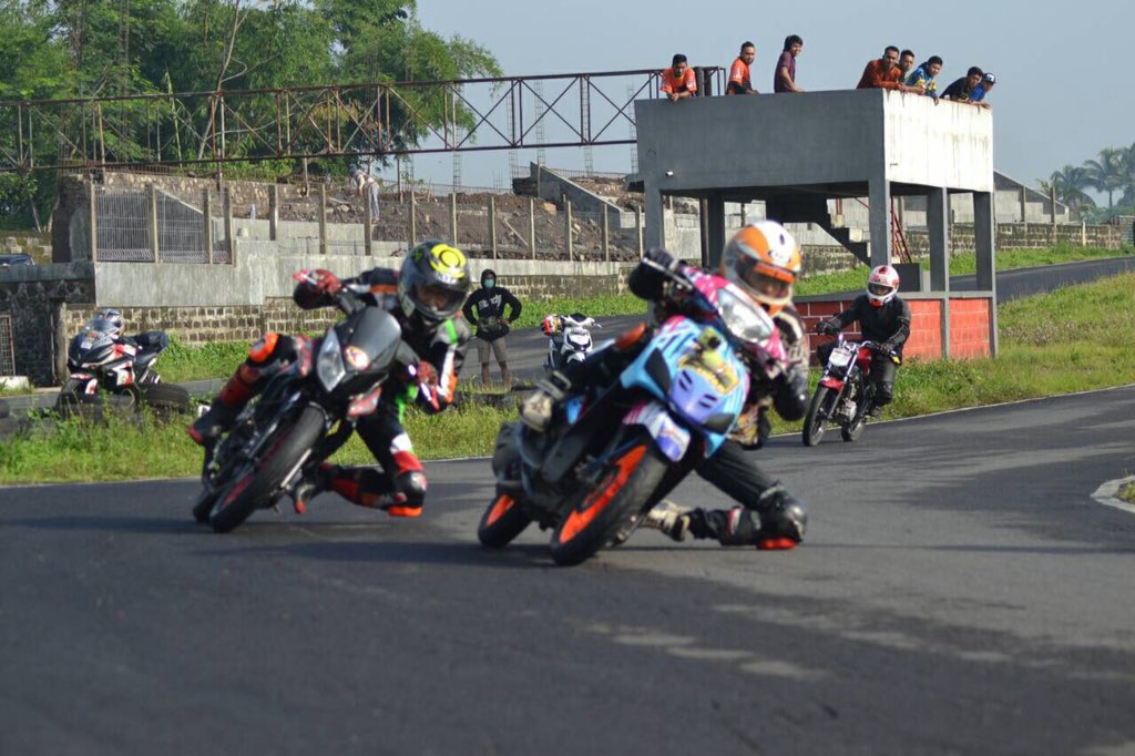 terlihat indah kan bila safetygear lengkap, tentu nyaman dan aman.. jadilah contoh untuk lebih baik 👌