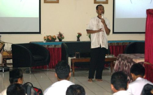 KPMD Depok Ajak Ratusan Pelajar Berpikir Kritis dan Berjiwa Sosial bit.ly/1QkjjAY