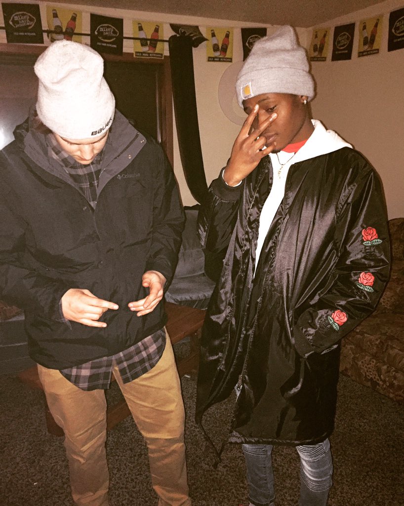10kZooch's tweet photo. Everyone peep and give @KEClothingMN a follow. They got dope merch out and more coming soon 🔥🌊🌹 https://t.co/BjaHzPBEBa