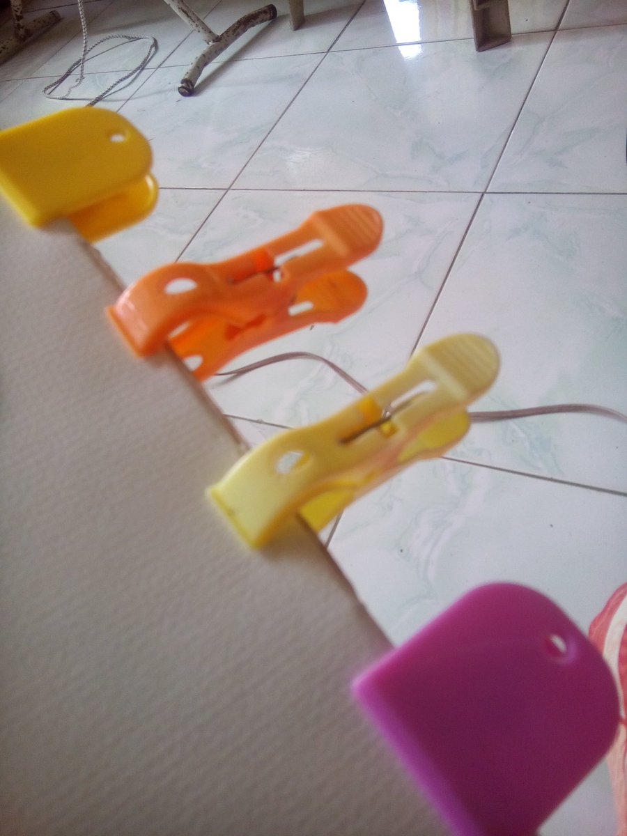 dramaqueanne's tweet image. Poor kid problems. 😭😭 #DIYproblems