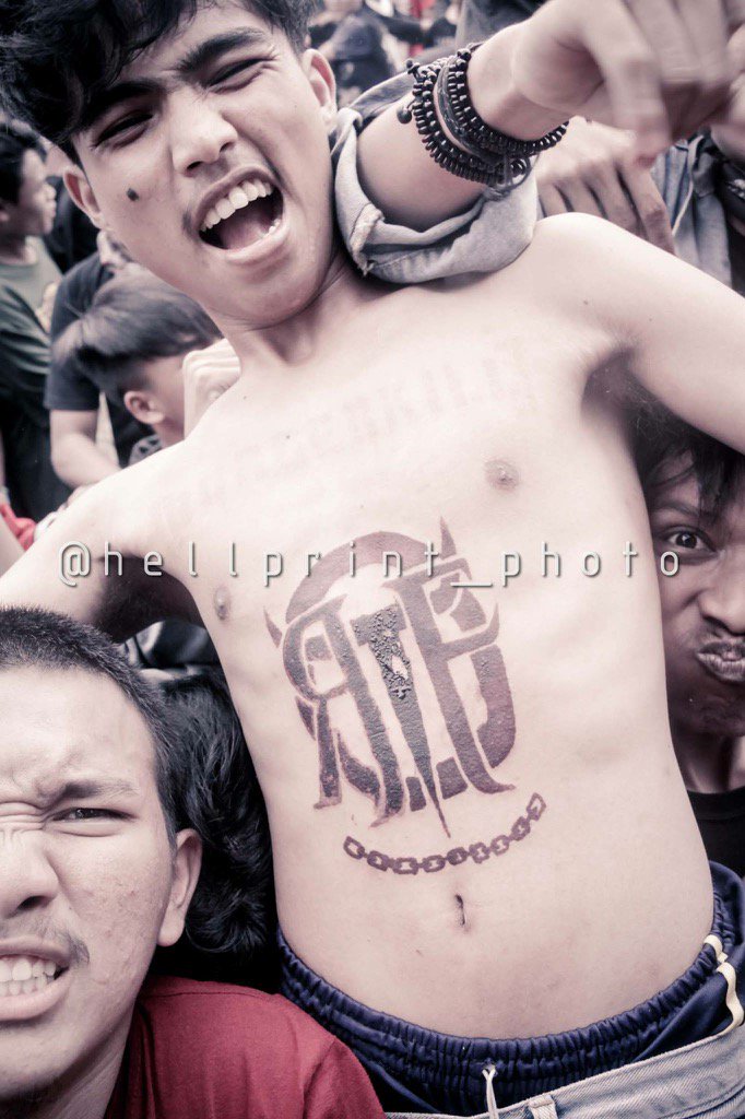 hellprint's tweet photo. Follow IG : hellprint_official
Untuk Photo-photo Event #HELLPRINT2016
#HellprintFamilia
#SuperMusicID
#EDANKEUN https://t.co/dPl1zM1LK1
