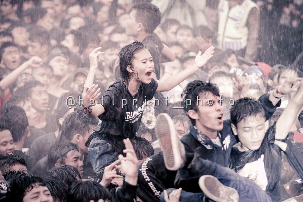 hellprint's tweet photo. Follow IG : hellprint_official
Untuk Photo-photo Event #HELLPRINT2016
#HellprintFamilia
#SuperMusicID
#EDANKEUN https://t.co/5RTXUB3aKg