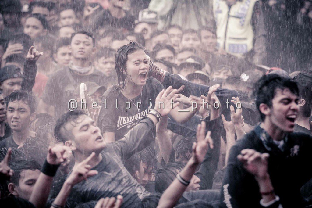 hellprint's tweet photo. Follow IG : hellprint_official
Untuk Photo-photo Event #HELLPRINT2016
#HellprintFamilia
#SuperMusicID
#EDANKEUN https://t.co/5RTXUB3aKg