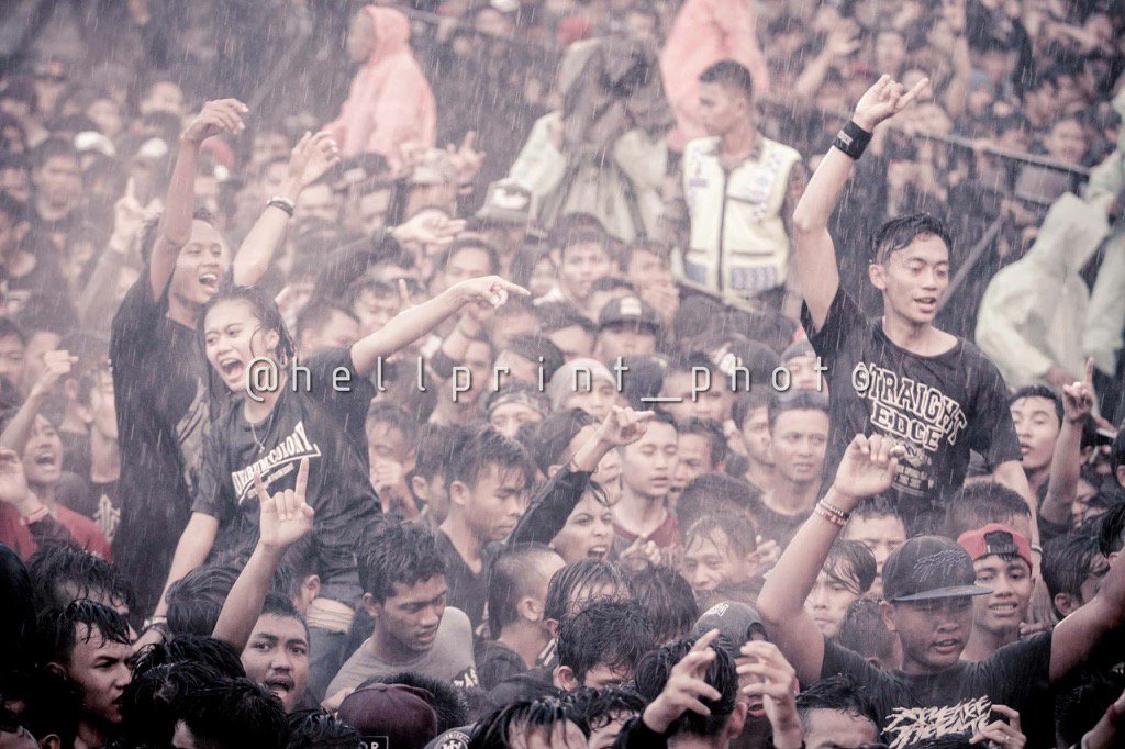 hellprint's tweet photo. Follow IG : hellprint_official
Untuk Photo-photo Event #HELLPRINT2016
#HellprintFamilia
#SuperMusicID
#EDANKEUN https://t.co/5RTXUB3aKg