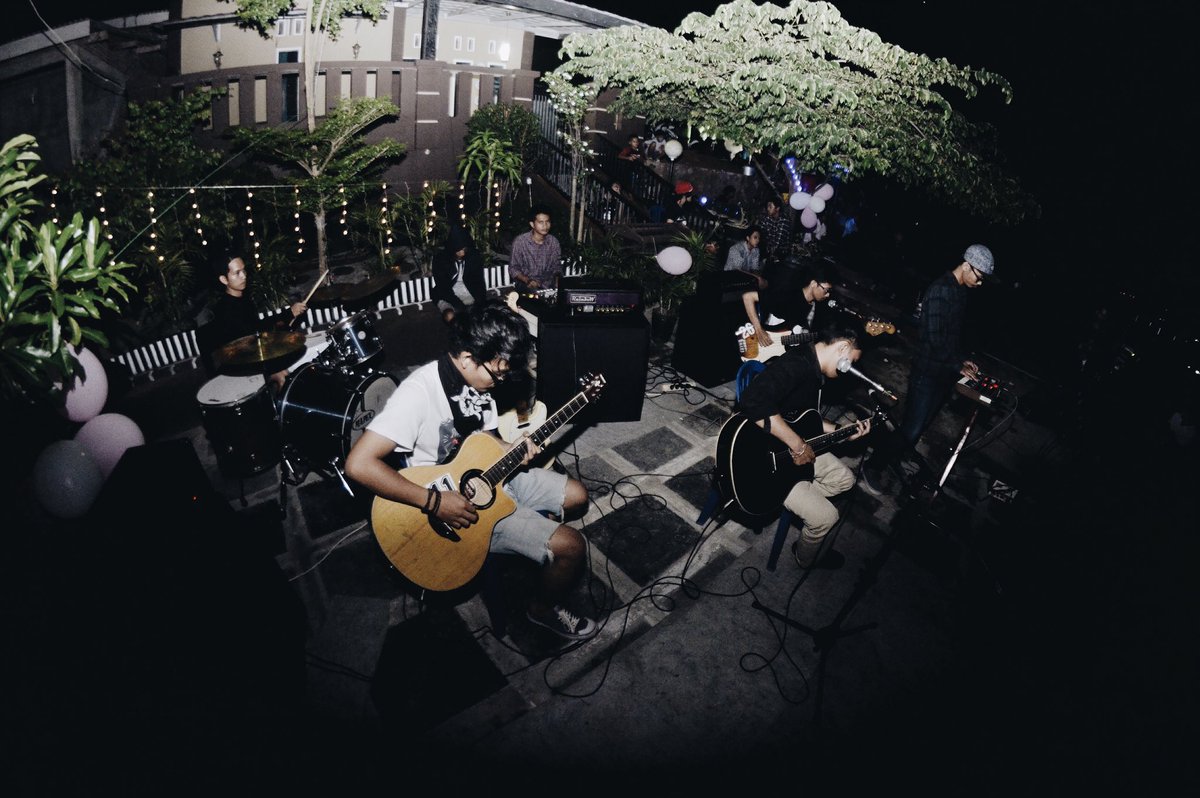 Modern Guns tweet media