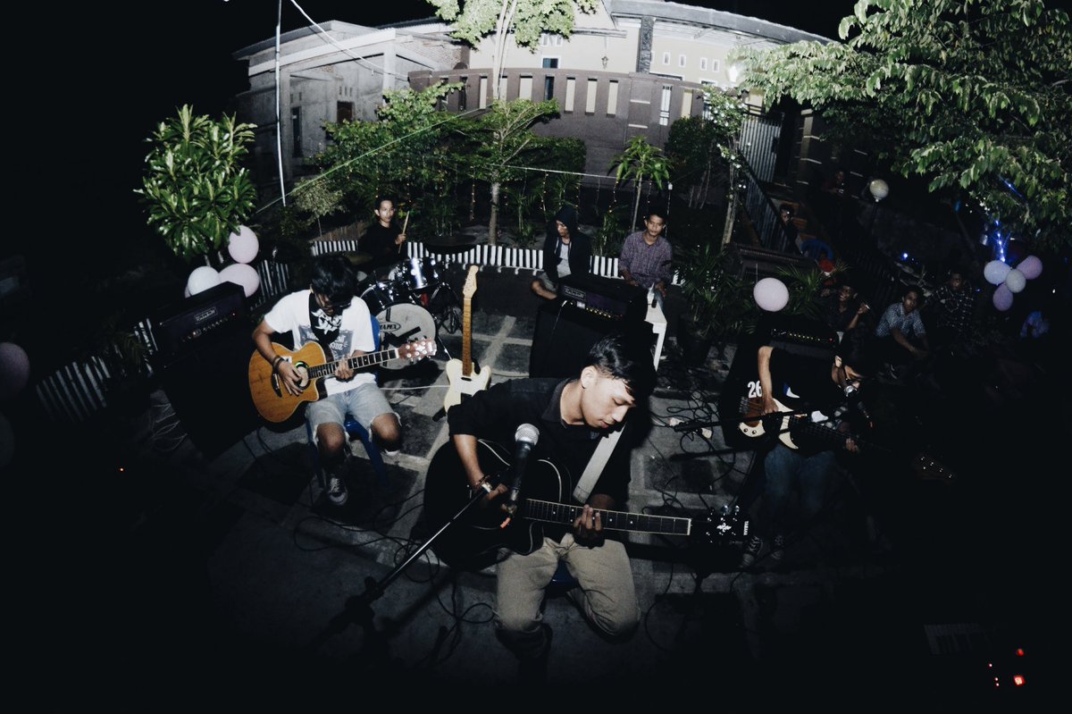 Modern Guns tweet media