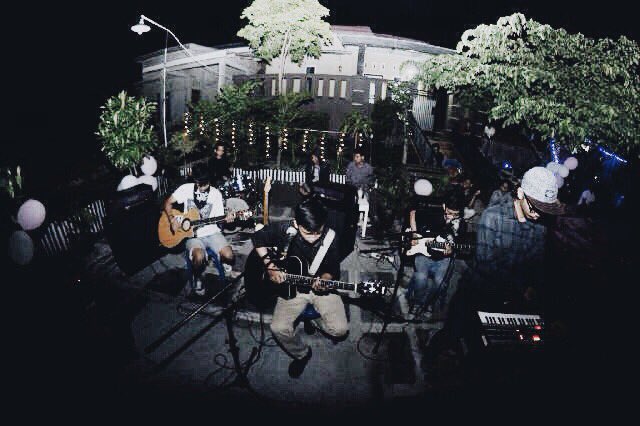 Modern Guns tweet media