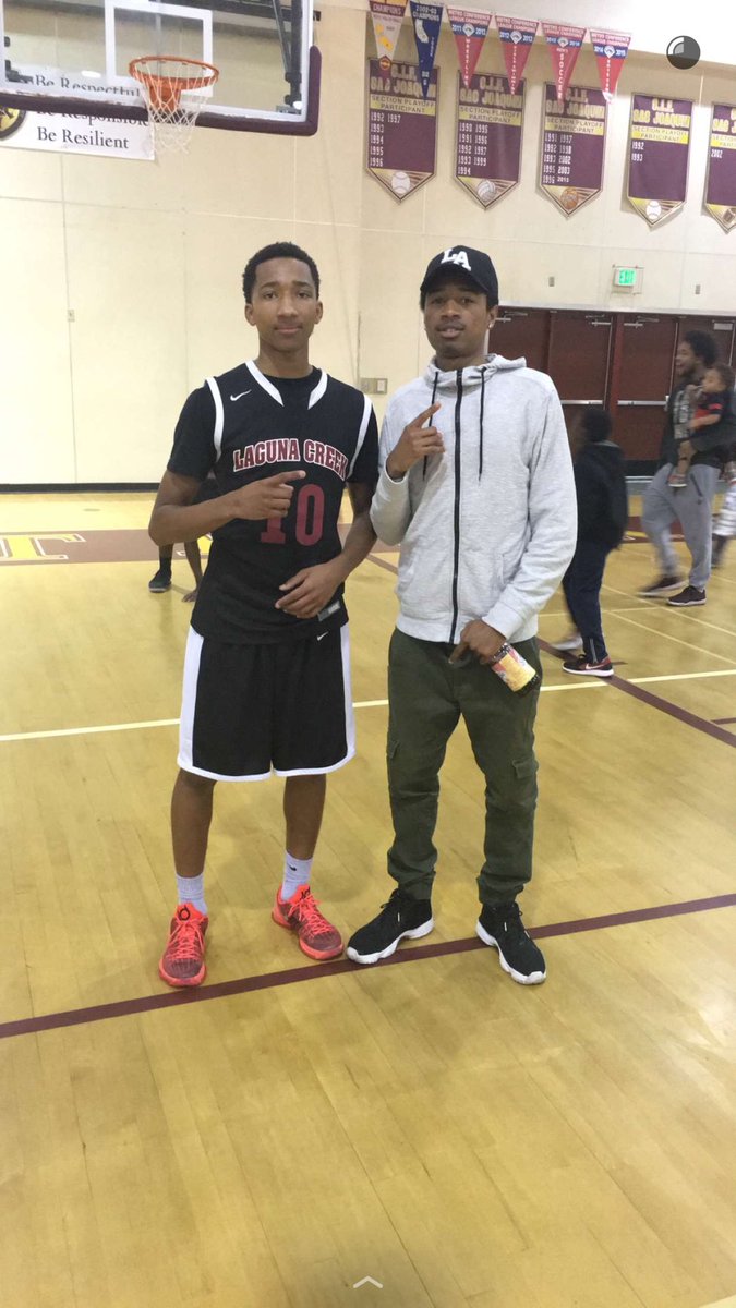 lilkite_'s tweet image. Lil bro last game of his Junior year #NLMB #ABucket @QSooWildd 💯🏀
