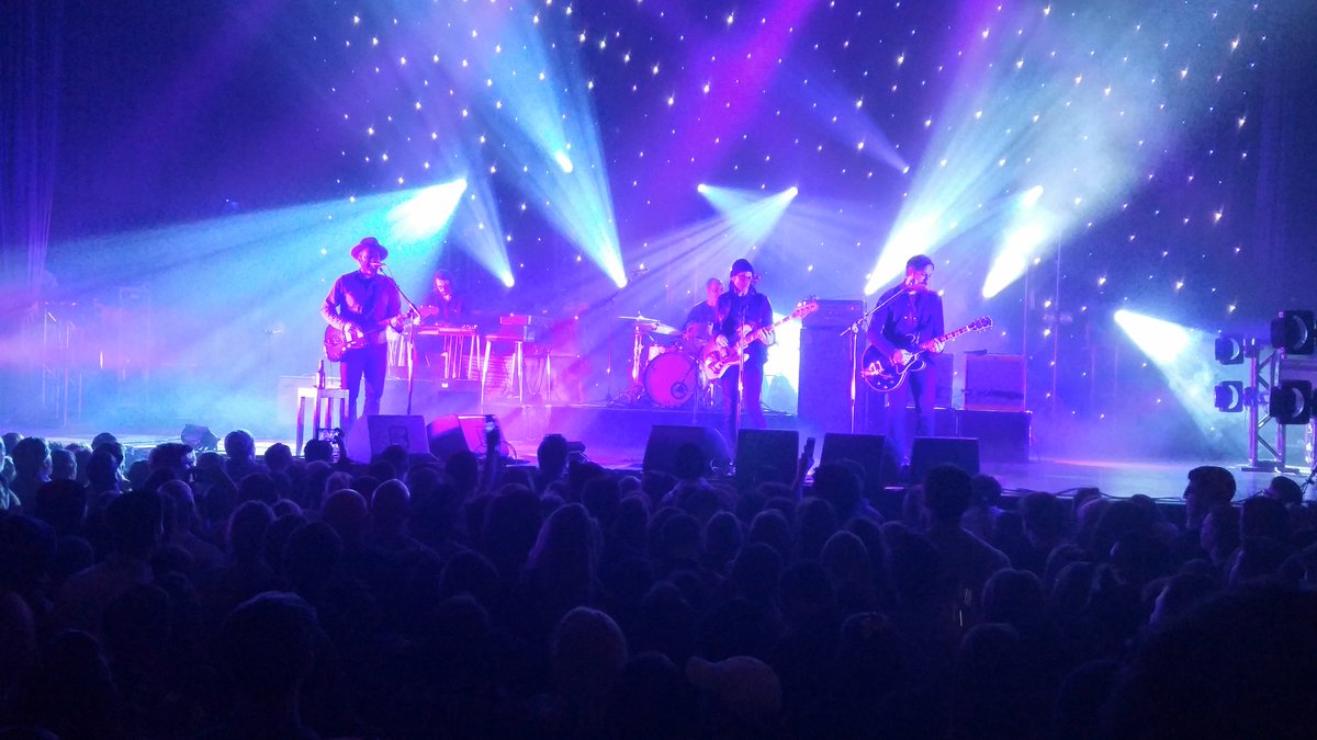 GlennmadeStudio's tweet photo. #latertweet of the stars shining indoors #introspective  #emotivepower #livemusic
#torontonative #northernblues https://t.co/Rh84E4ySDI