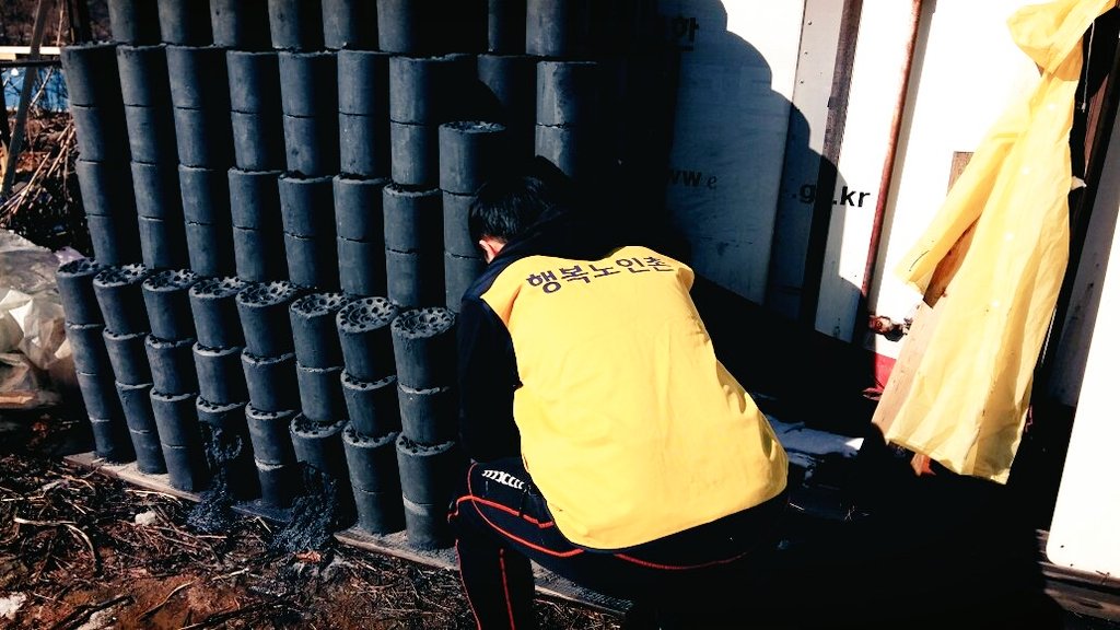 happyncorg's tweet image. 이번 겨울 마지막 봉사활동 
모두 수고하셨습니다♡ 

행복노인촌님의 스토리를 확인해보세요. story.kakao.com/ch/happy22/eKc…