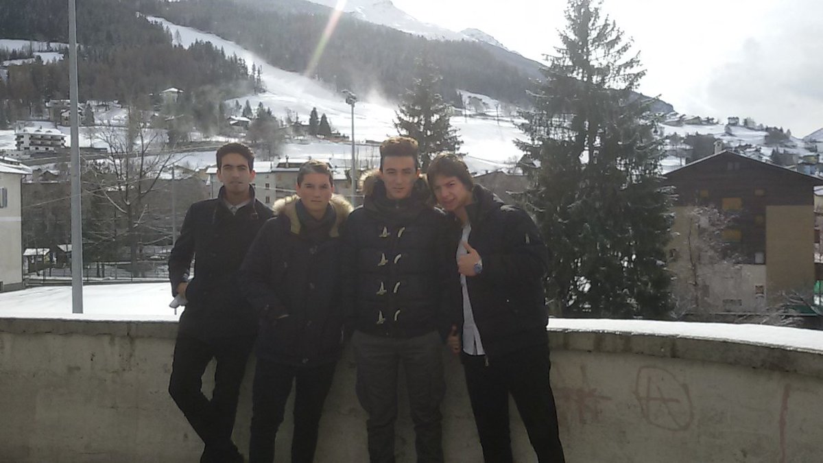 PaoloMarchy's tweet photo. #Winter #Snow #Italy #Milan #Bormio #Friends #Stayignorant https://t.co/mJkbqY1dPw