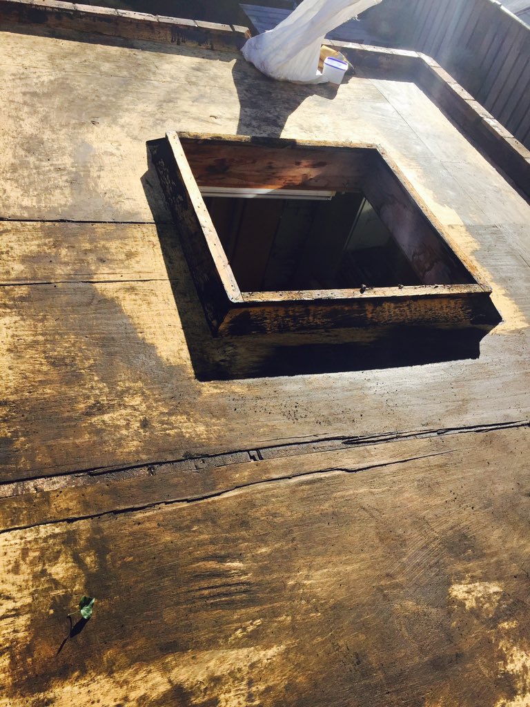 StegingDakbedek's tweet photo. Mastiek gesloopt en nieuw bitumen dak geleverd inclusief nieuwe lichtkoepel!
https://t.co/uczhg7S49p https://t.co/13b59HzGRH