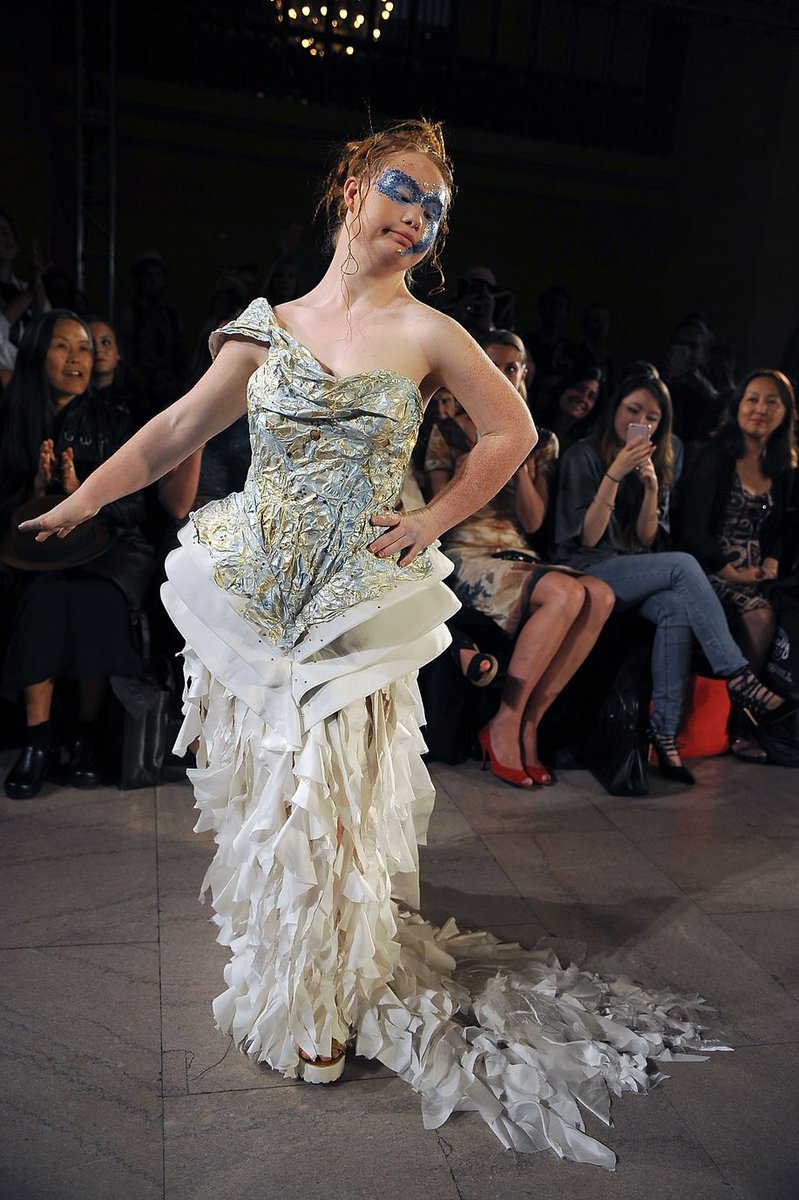 #MostPopular Lagi, Model Down Syndrome Beraksi di Panggung New York Fashion Week  de.tk/VkDX6C
