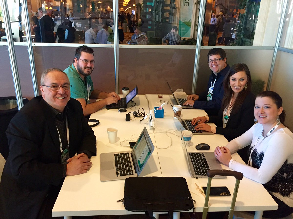 stephatkins's tweet image. #ibminterconnect #crowdchat @ibmmobile @bobegan @jghassell @KateMac3 @stephatkins Fun times at the THINK plaza!