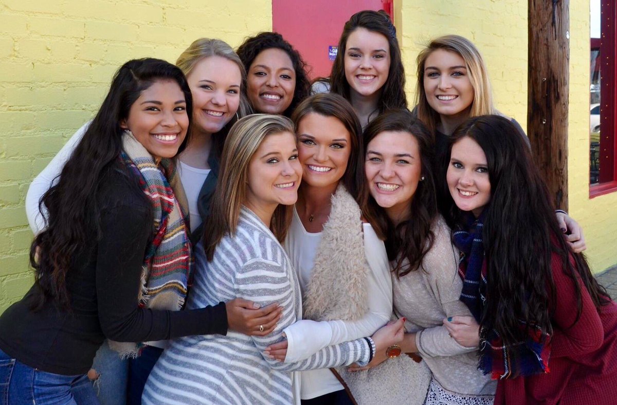 makenzie_divina's tweet image. #seniorvideo