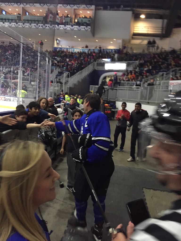 HockeyEr14's tweet photo. @ChastyJohn reaching "celeb status" #er14 @tdsb @TorontoMarlies https://t.co/aMDcs7GZXp
