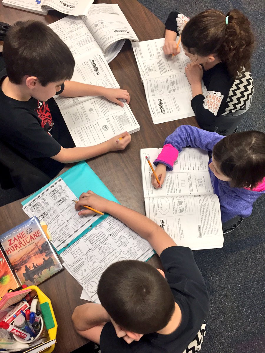 7thStapleton's tweet photo. #CarsonStars in #mathworkshop #fractions #FlashMaster #CountdowntoMathSTAAR @ThinkThruMath @DISDCarson https://t.co/ybyUtxsRQN