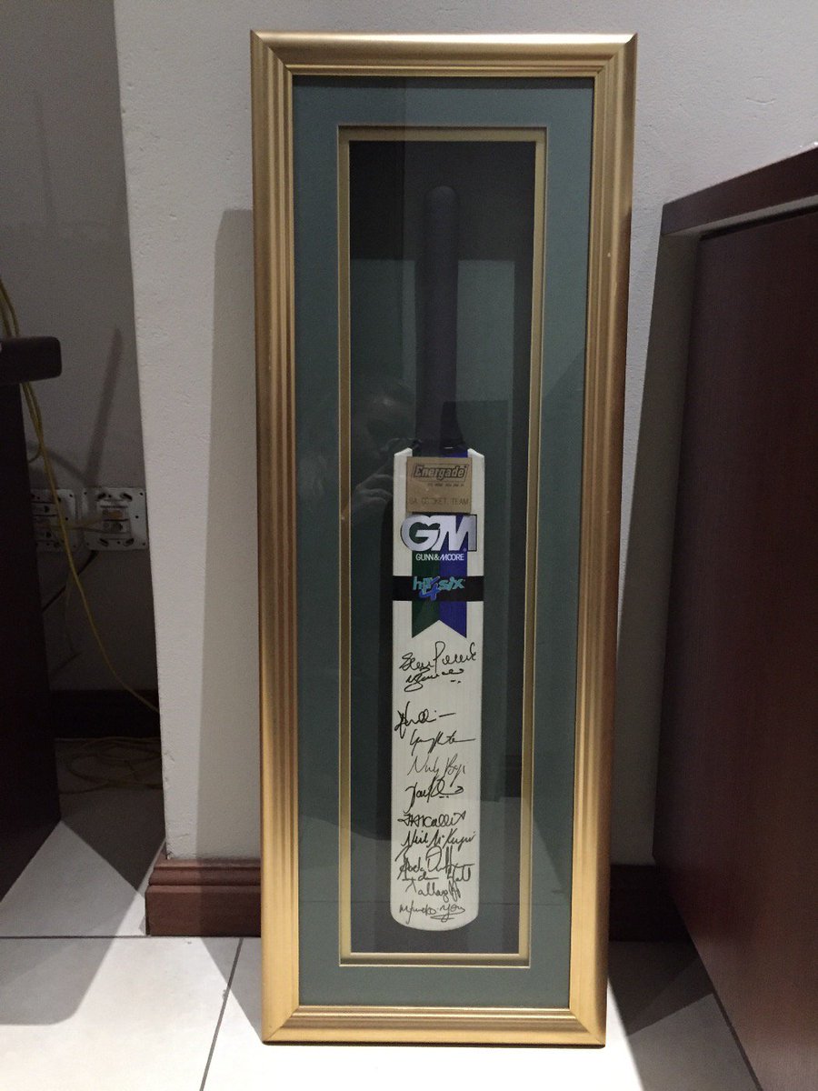 TaylaJade92's tweet photo. Here's the bat @gregandlucky :) will send a close up now. Tayla https://t.co/XyzteDYdxI